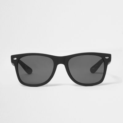 Black retro square sunglasses